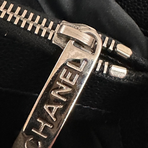 Authentic Chanel Grand Shopping Tote (GST)
Caviar Leather | Silver Hardware 🖤 - Picture 13 of 16